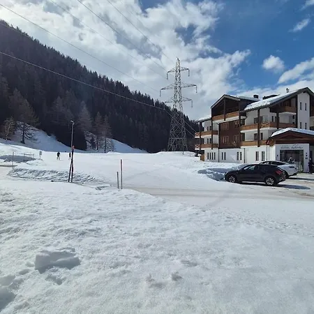 公寓 Quiet Corner With Charm In