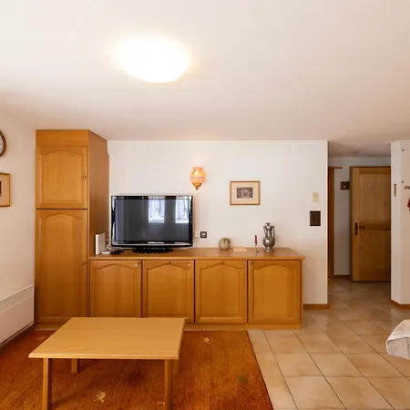 Quiet Corner With Charm In Daire *