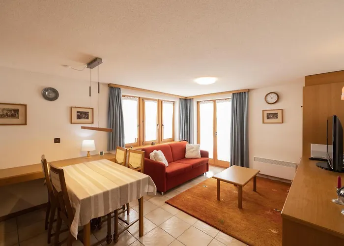 아파트 Quiet Corner With Charm In *